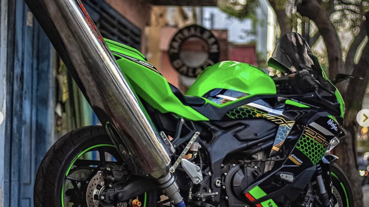 Kawasaki ZX-25R, modified, exhaust